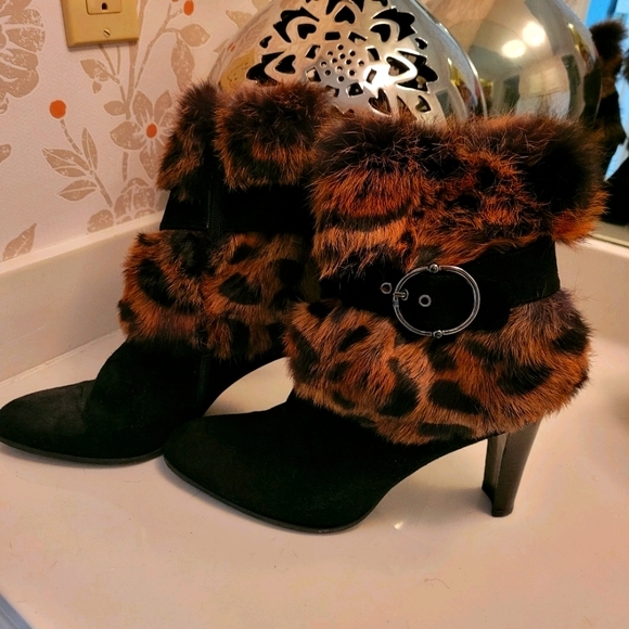 Vintage Stuart Weitzman genuine FUR and Suede heeled ankle boots SZ 10.5 - Picture 1 of 8